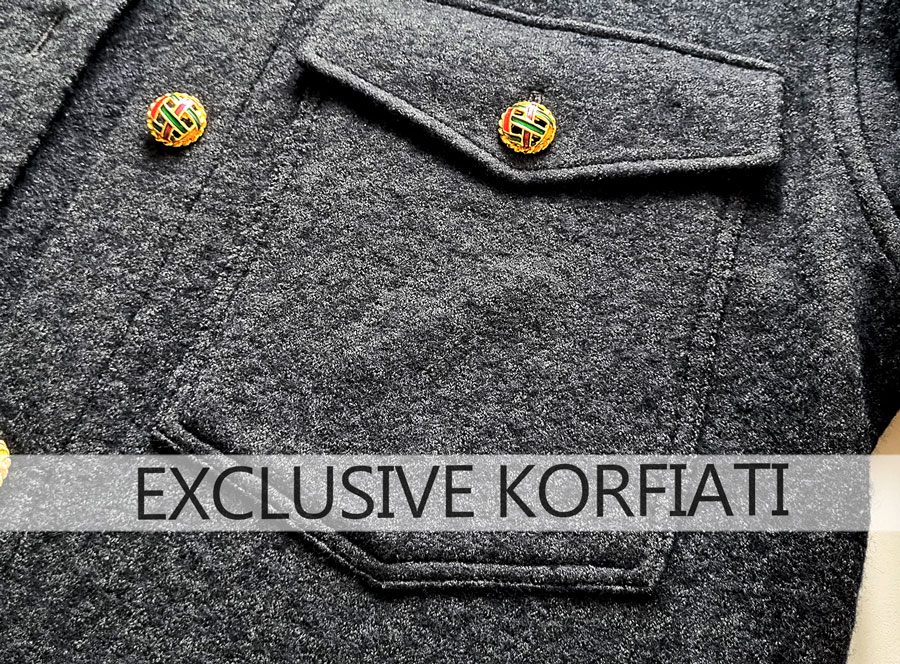 Shirt jacket details: large patch pockets with flaps Shirt jacket details: large patch pockets with flaps - Korfiati Sewing School