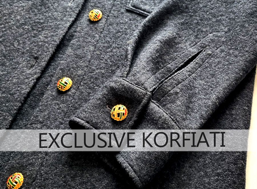 Shirt jacket details: rectangular buttoned cuffs Shirt jacket details: rectangular buttoned cuffs - Korfiati Sewing School